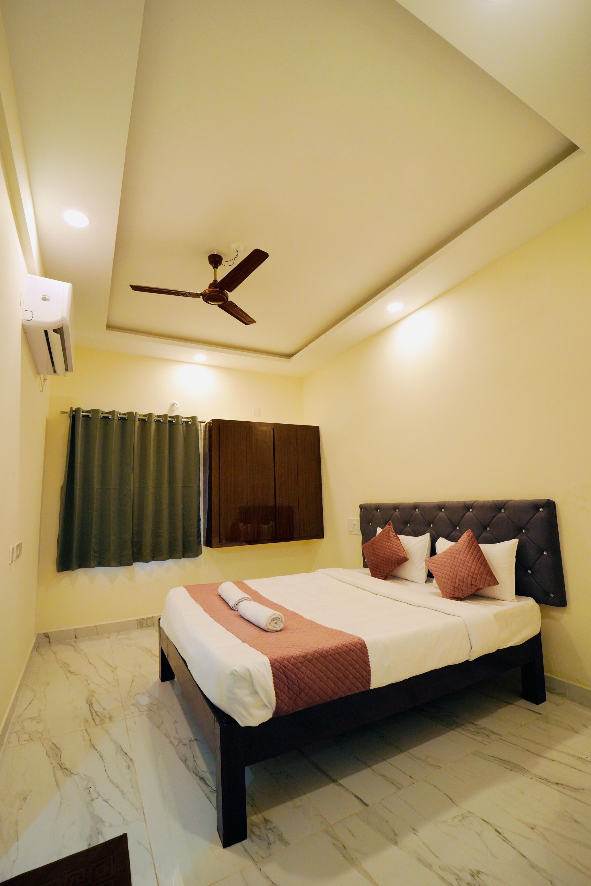 Rainbow Homestay Two-Bedroom Apartment with Balcony 4