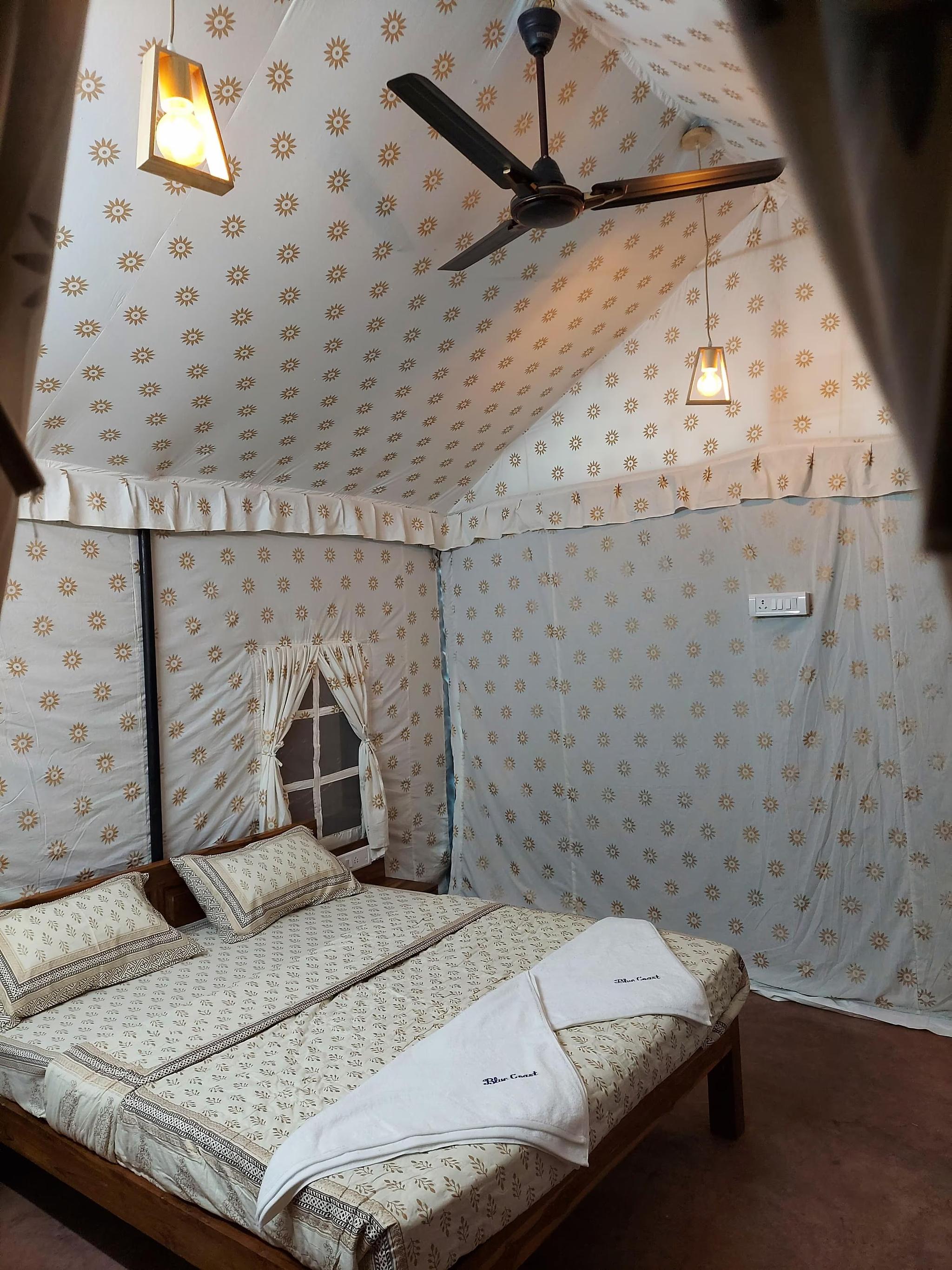 Luxury Swiss Tent With Bath Tub (AC)