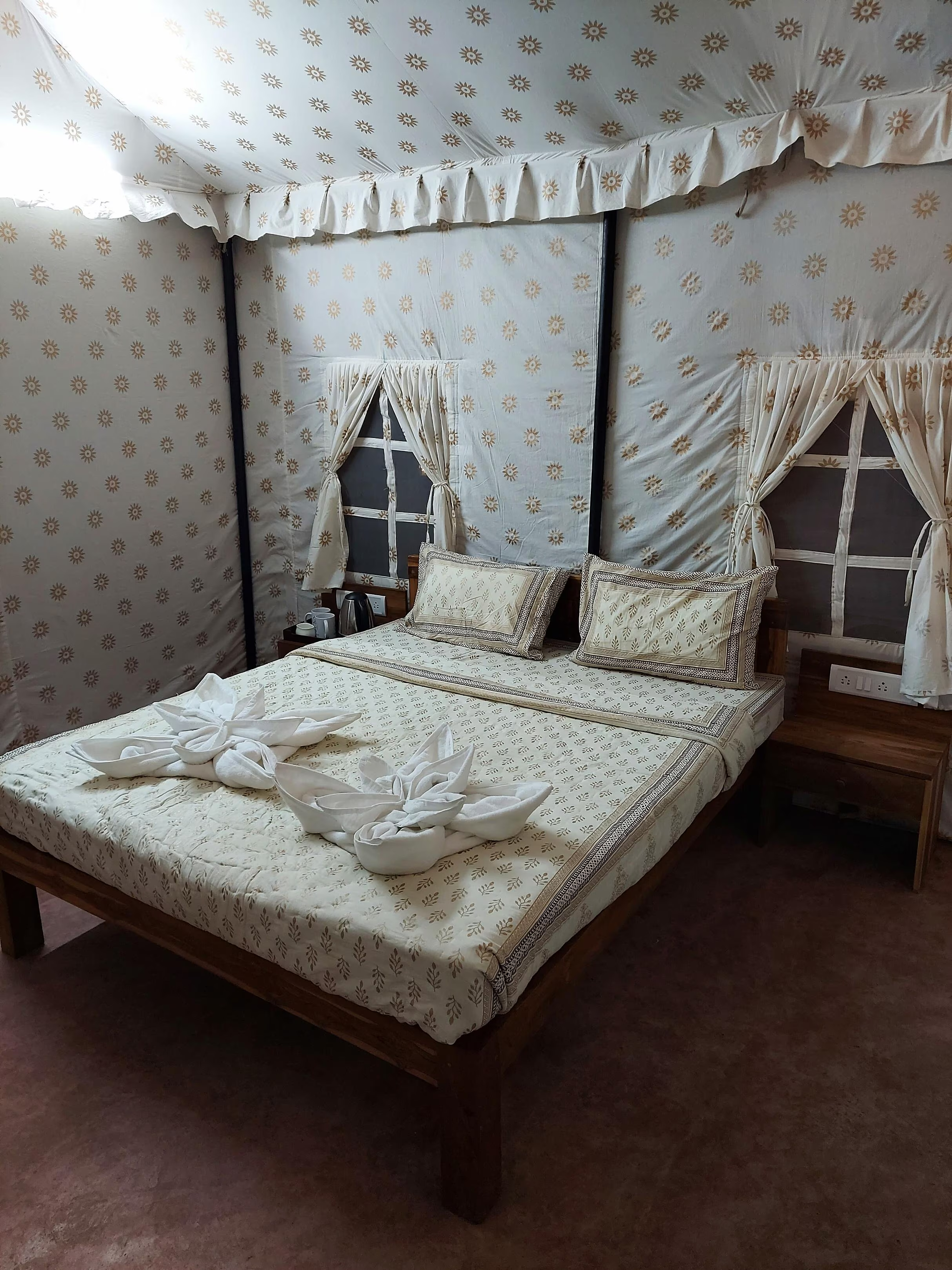 Luxury Swiss Tent With Bath Tub (AC)