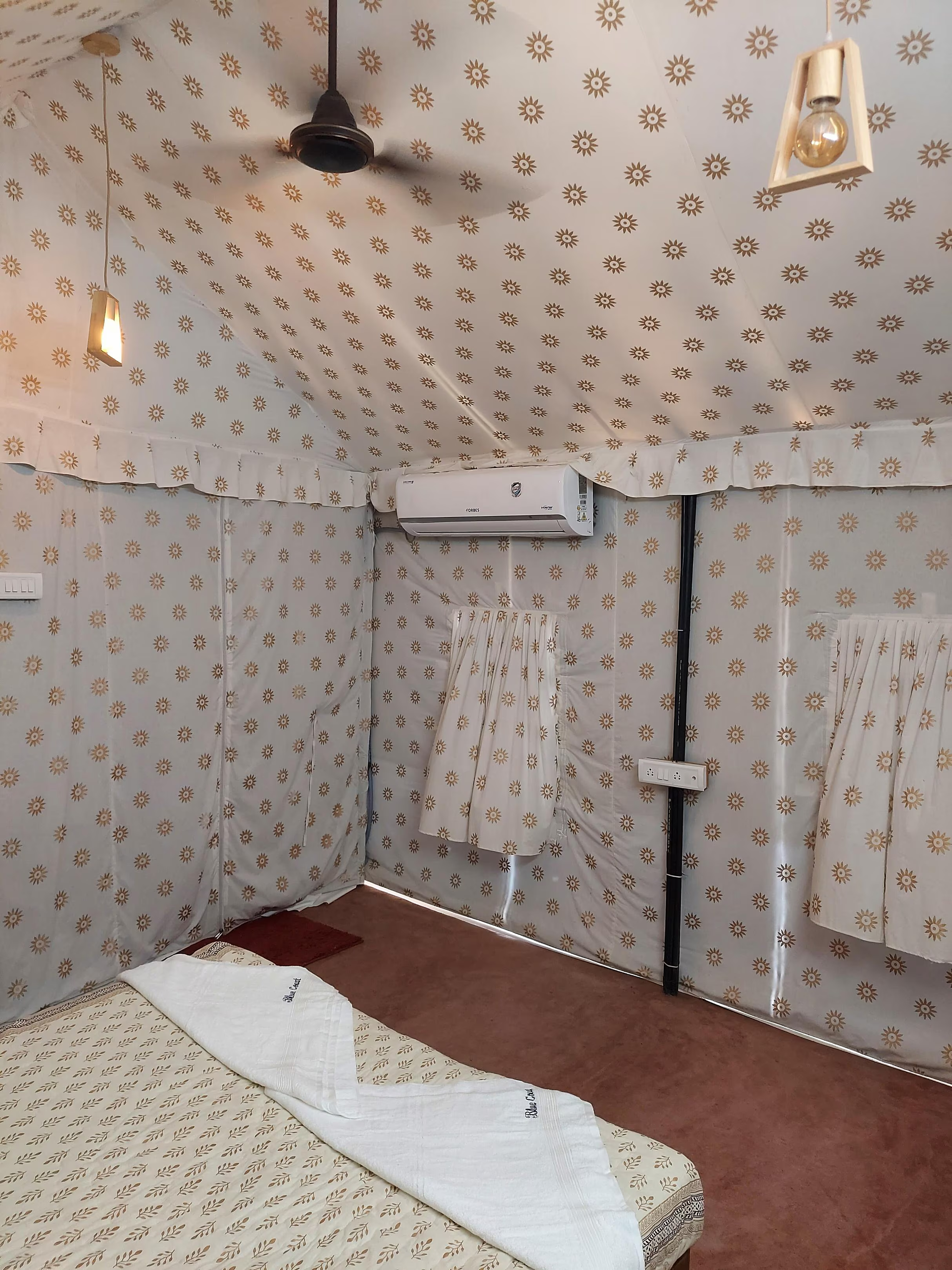 Luxury Swiss Tent With Bath Tub (AC)