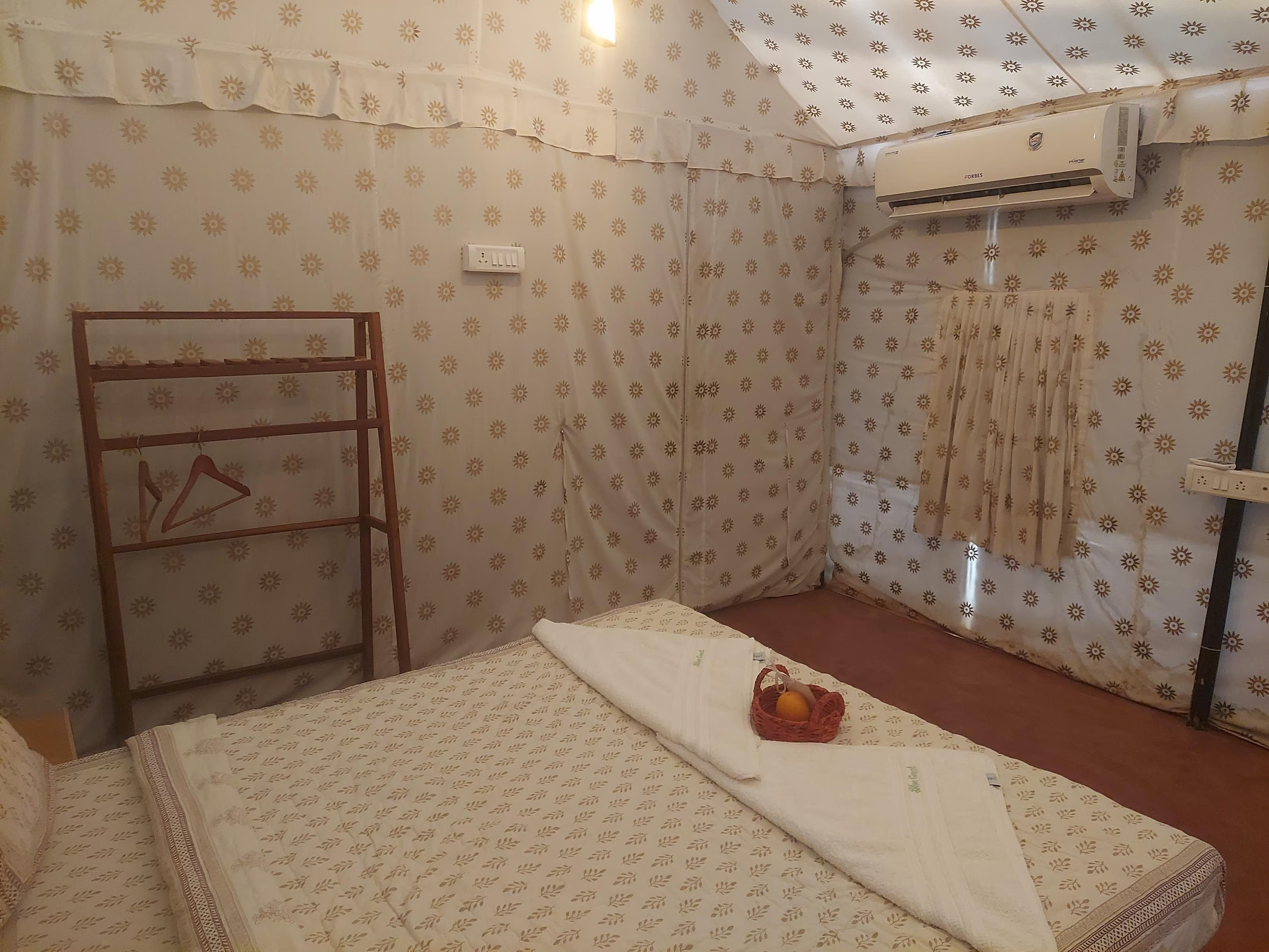 Luxury Swiss Tent With Bath Tub (AC)