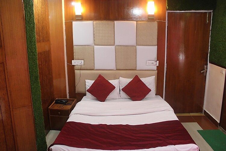 Shivam Hotel Standard Room 4