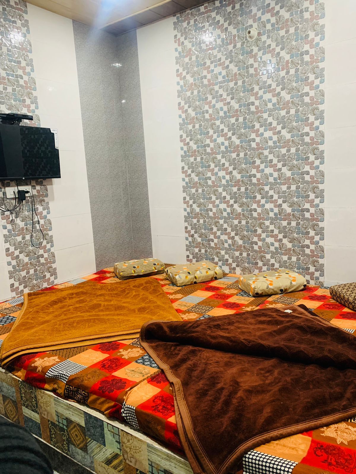 Standard Eight Bed Non ac Room