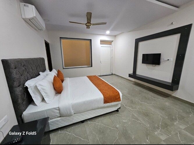 Hotel the grand mehandipur DELUXE ROOM 2