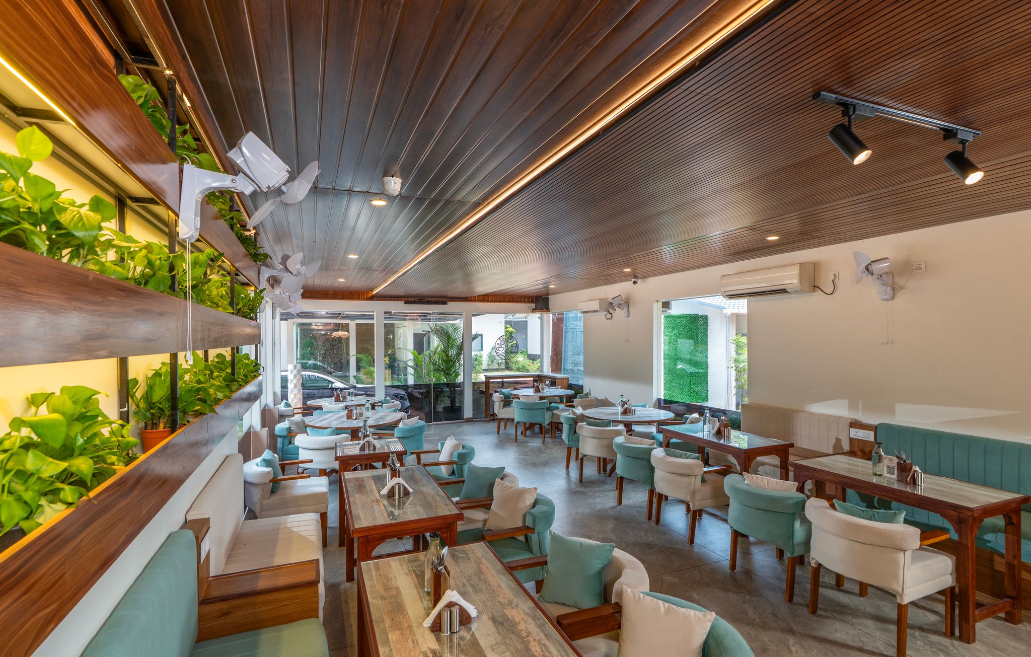 Food & Dining