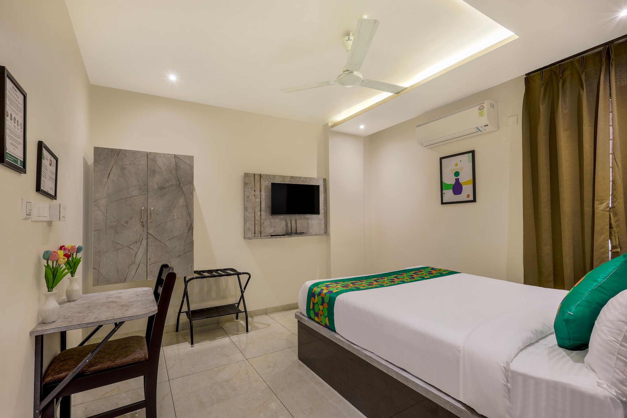 Treebo Iraa, 5 Minutes From Railway Station Standard room 4