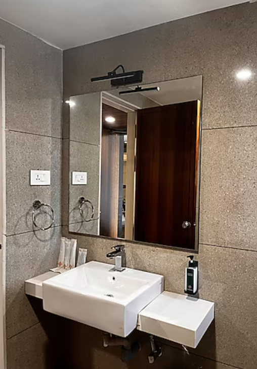 Hotel The Qubice Premium AC Twin Room 5