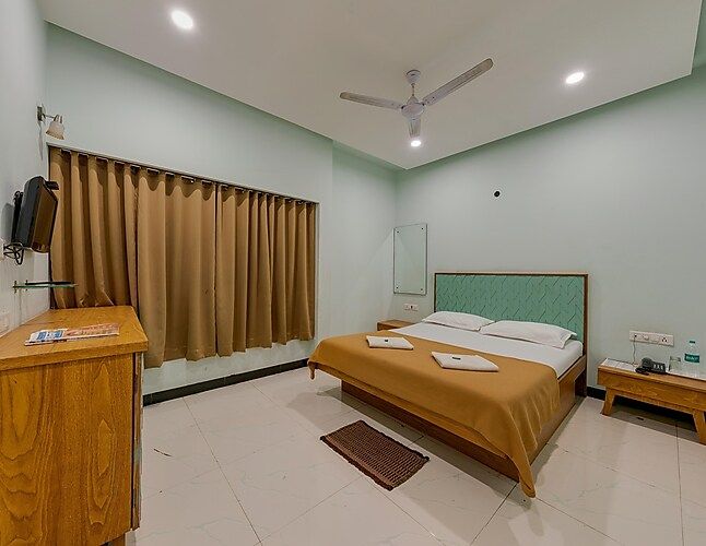 Hotel Adarsh Deluxe Double Bed Non AC 2