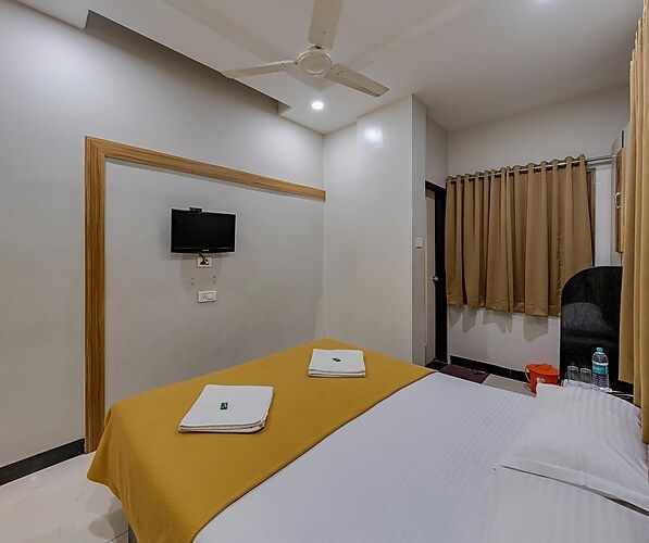 Hotel Adarsh Deluxe Double Bed Non AC 4