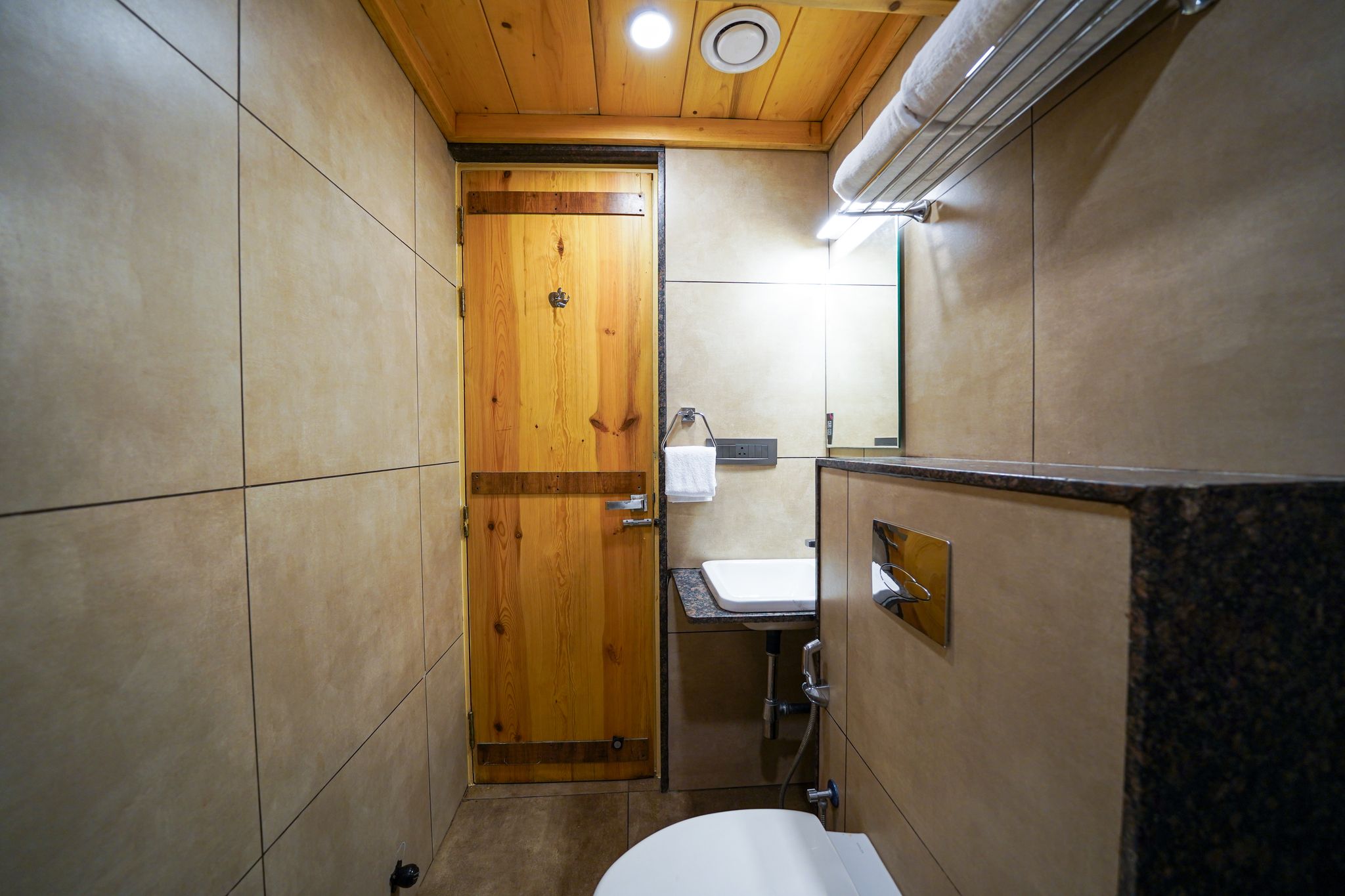 Open Hotel by Olive, Moka Standard Room 5