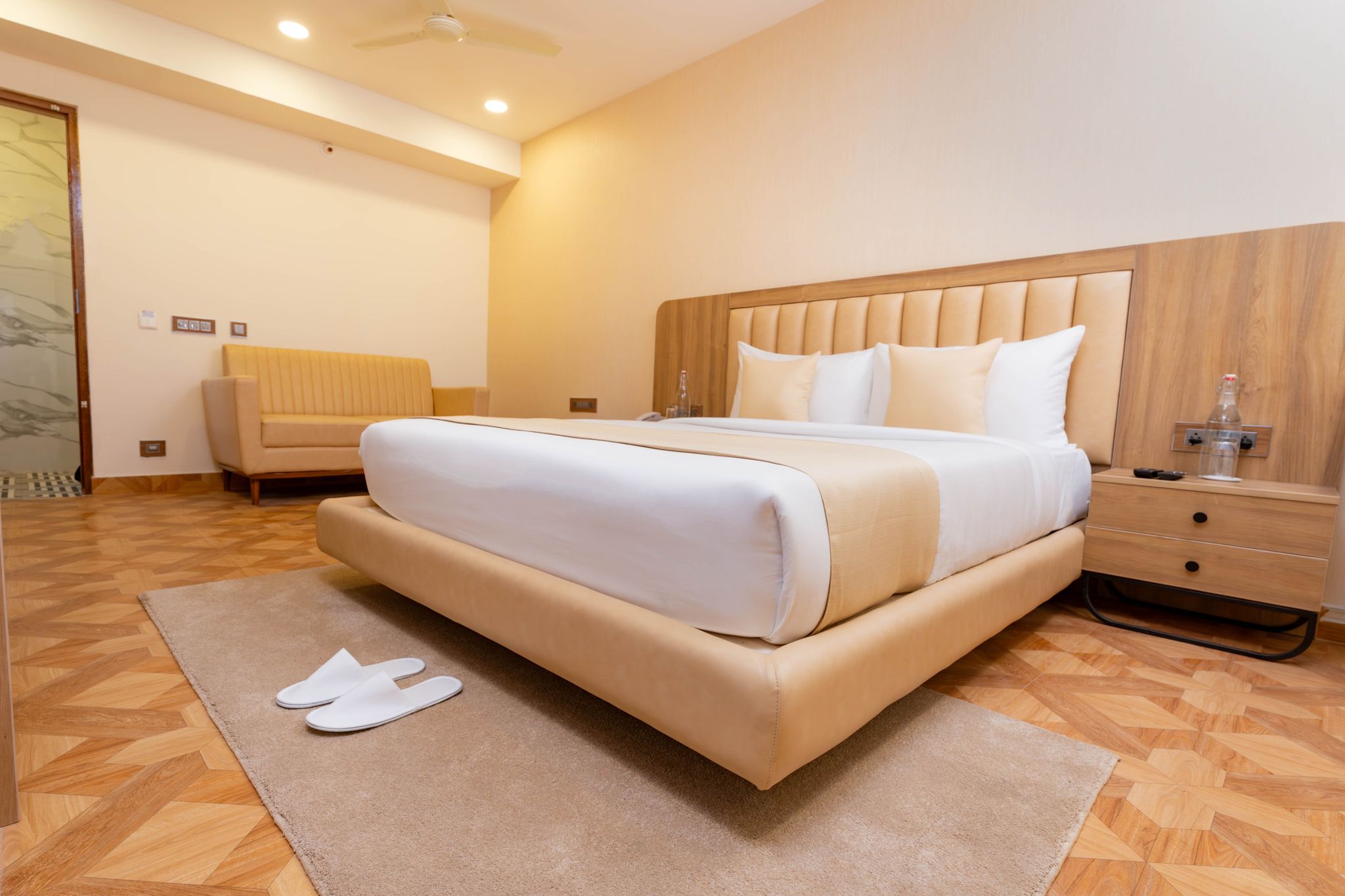 Deluxe Queen with Balcony