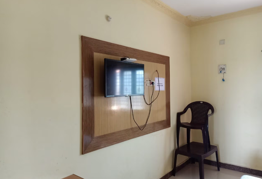 Hotel Jeyanth Residency Deluxe Room 11