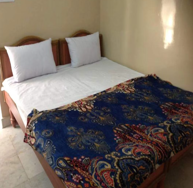 Hotel Jeyanth Residency Deluxe Room 4