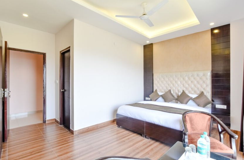 Hotel Kaithli Hill Deluxe Room