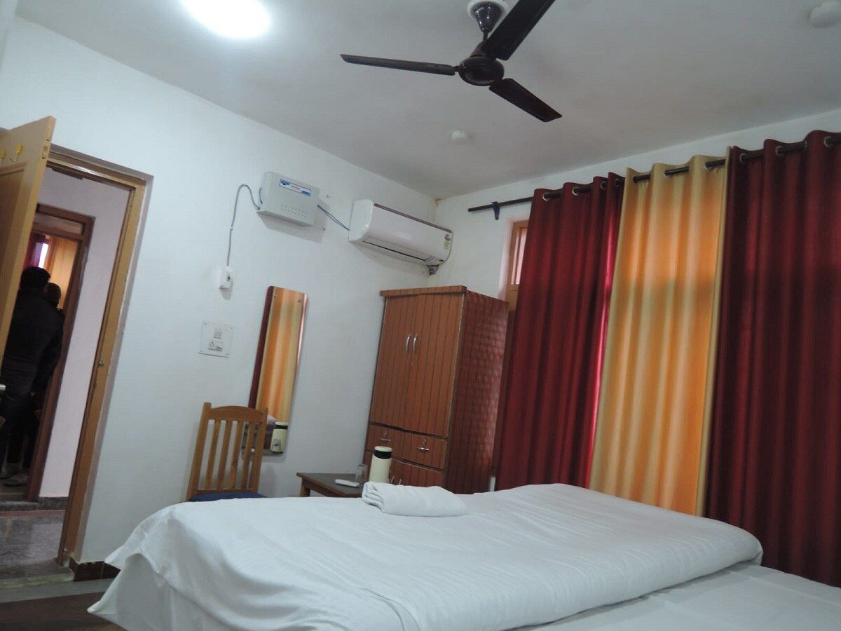 Deluxe Room AC