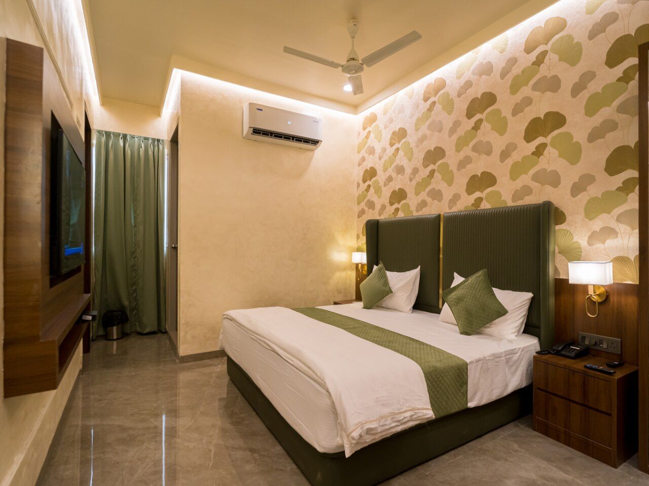 Premium Club Room with Bathtub