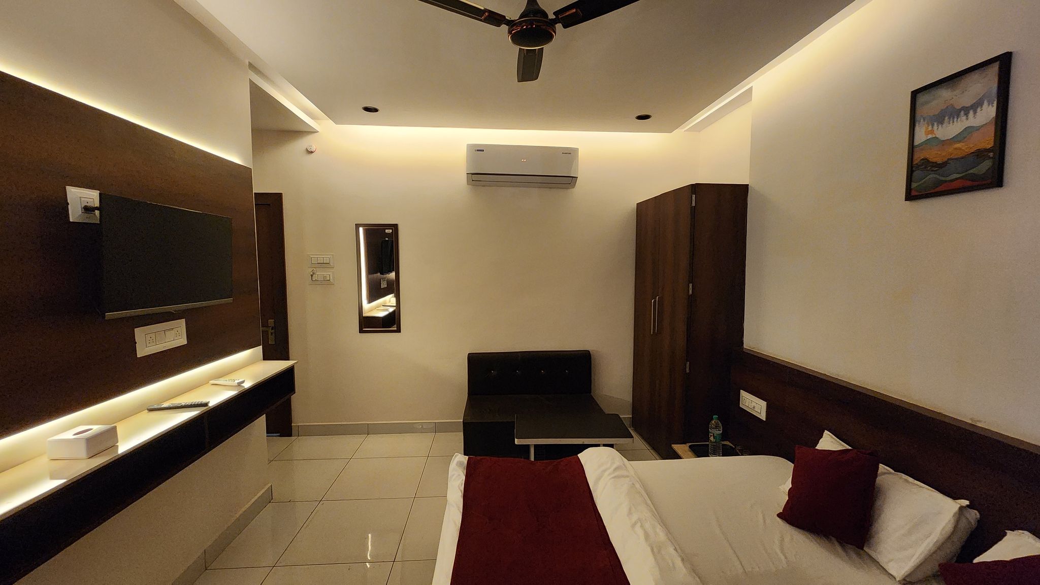 Hotel Aasra Inn Superior Double Bed 8