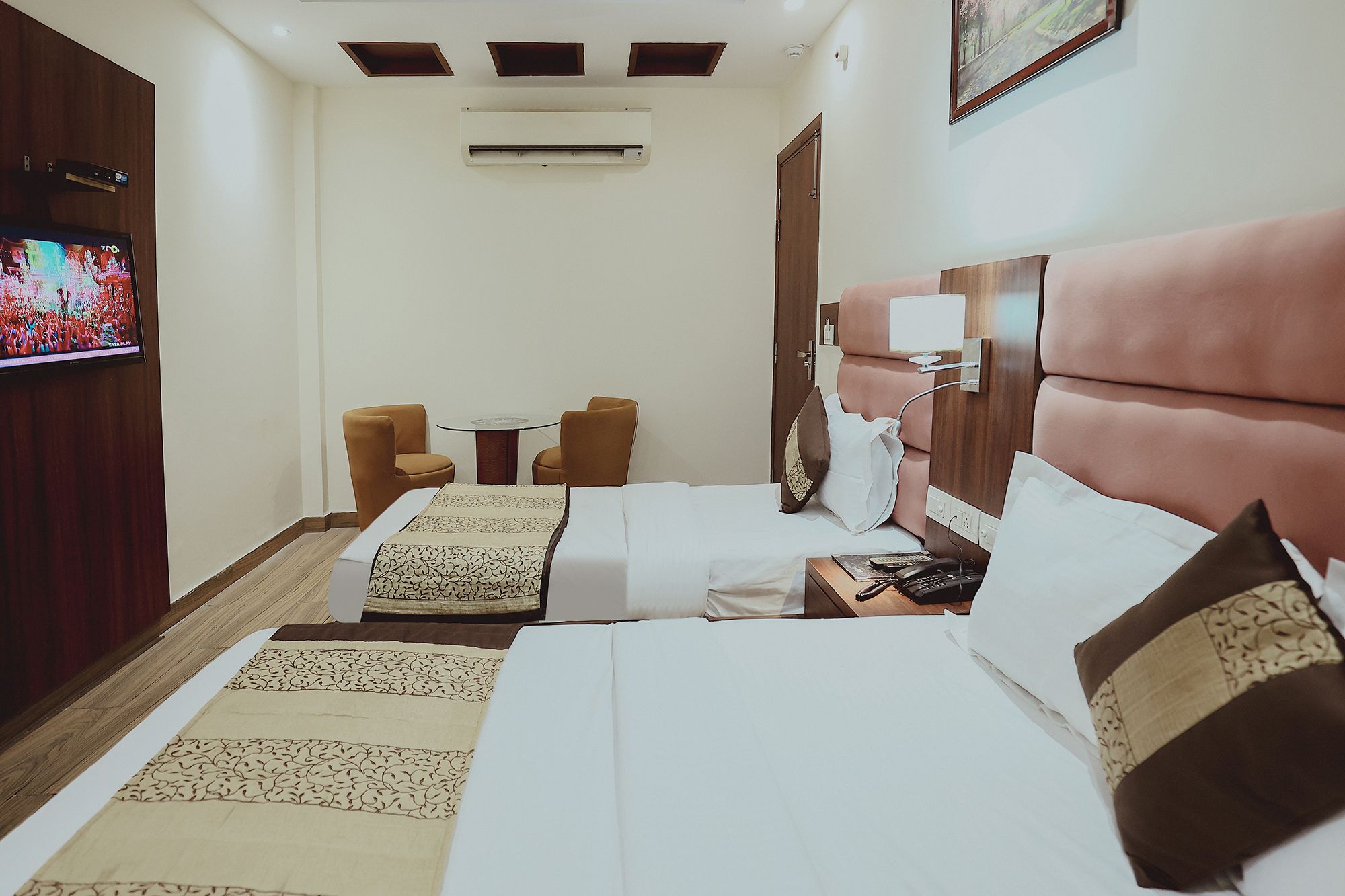 FabHotel The Kailash Dev Suite Room 3