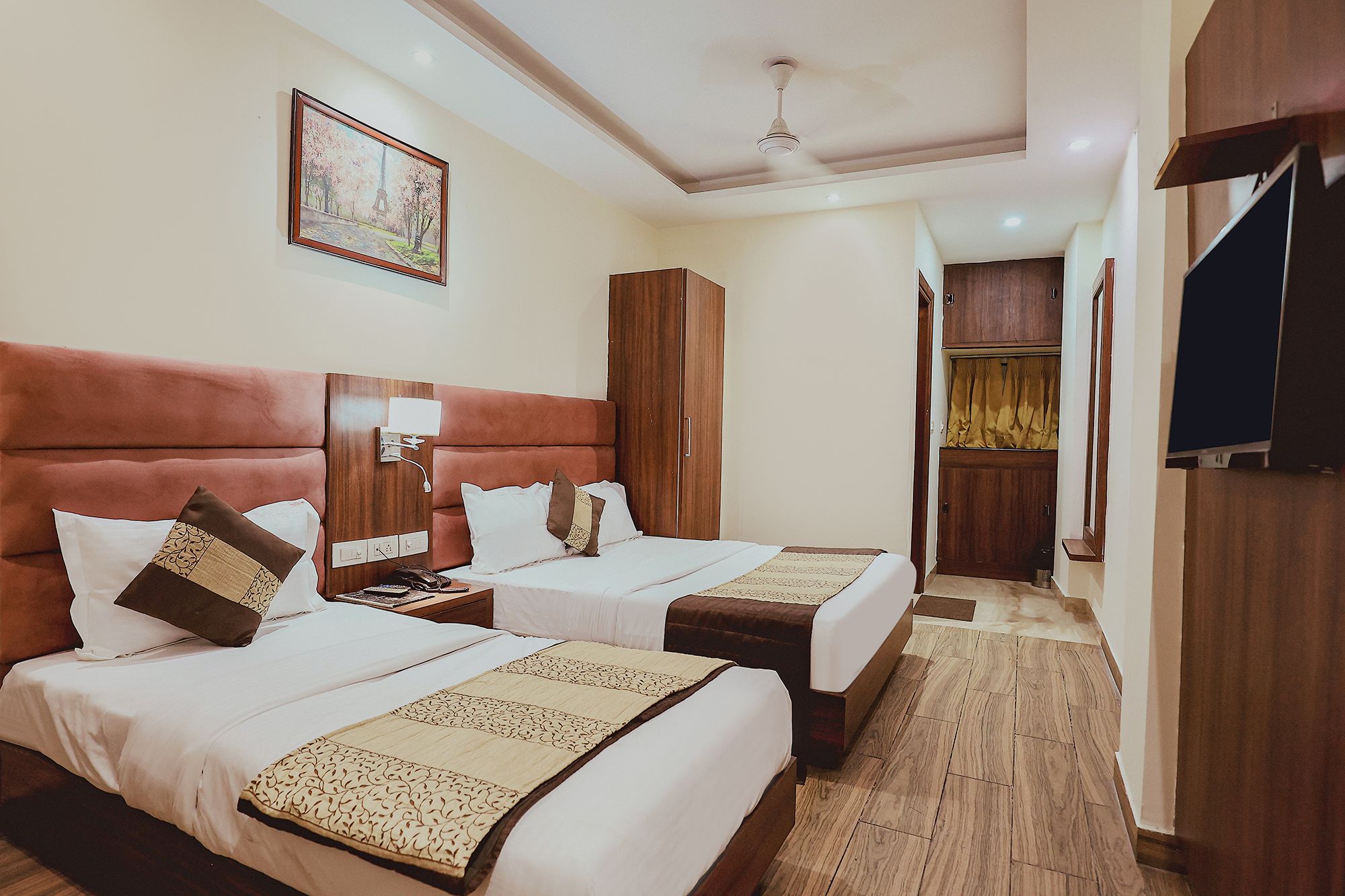 FabHotel The Kailash Dev Suite Room 2