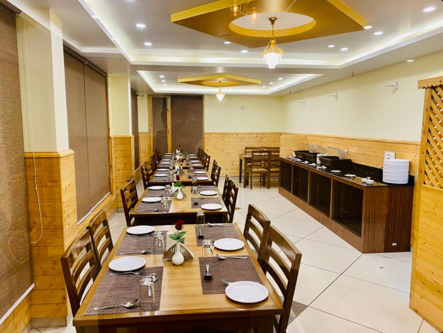 Snow Paradise Manali ( Pure Veg Hotel)