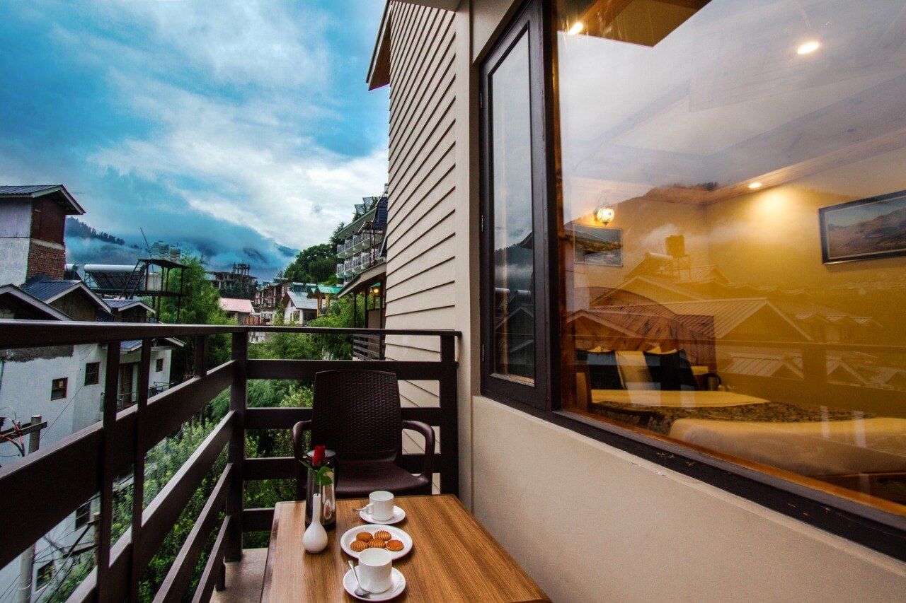 Snow Paradise Manali ( Pure Veg Hotel)