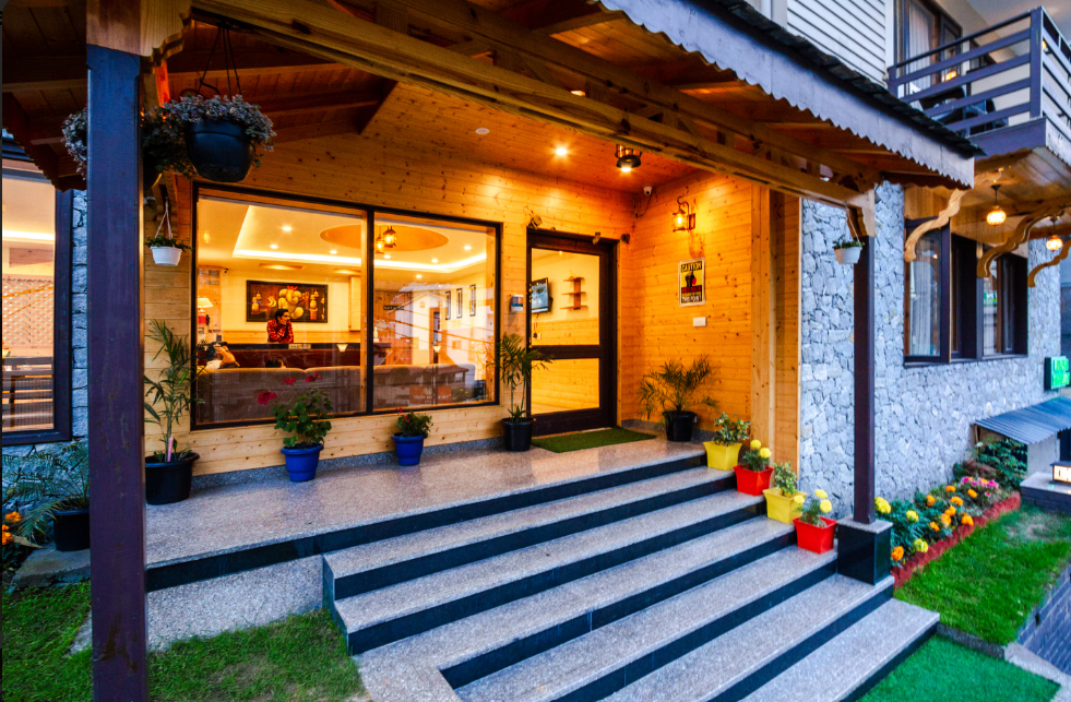 Snow Paradise Manali ( Pure Veg Hotel)