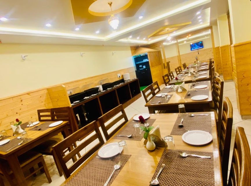 Snow Paradise Manali ( Pure Veg Hotel)