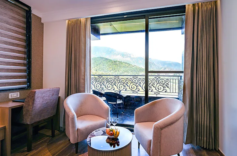 Deluxe King Room with Valley and Mountain View