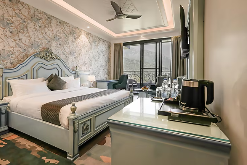 Super Deluxe Room with Balcony and Valley and Mountain View