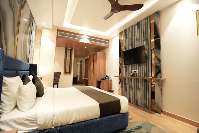 Alivaa Hotel, McLeodganj Best Dhauladhar View | Infinity Pool & Sky Garden Deluxe Mountain View Room With Balcony 7