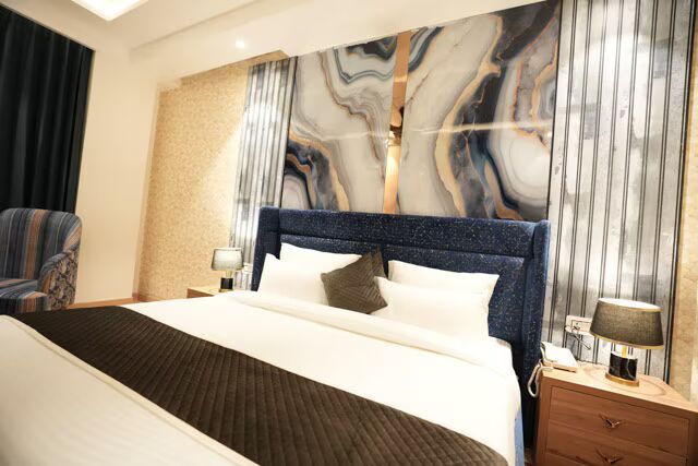 Deluxe King Room with Valley and Mountain View