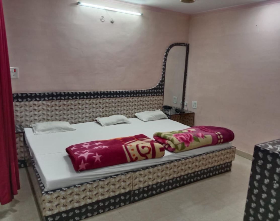 NON AC Deluxe Double Bed Room