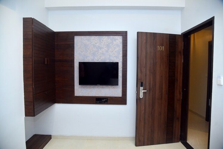 HOTEL MAYUR NEAR RAILWAY STATION RAJNANDGAON Ace Standard Room 8