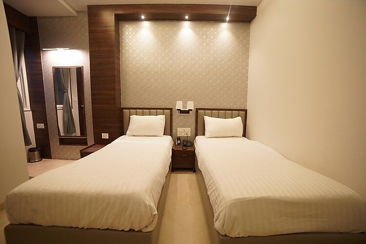 HOTEL MAYUR NEAR RAILWAY STATION RAJNANDGAON Ace Executive Room 3