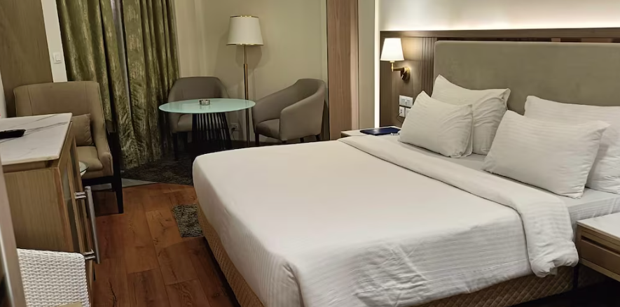 Empires Beachfront Hotel Executive Room(Non Sea View)