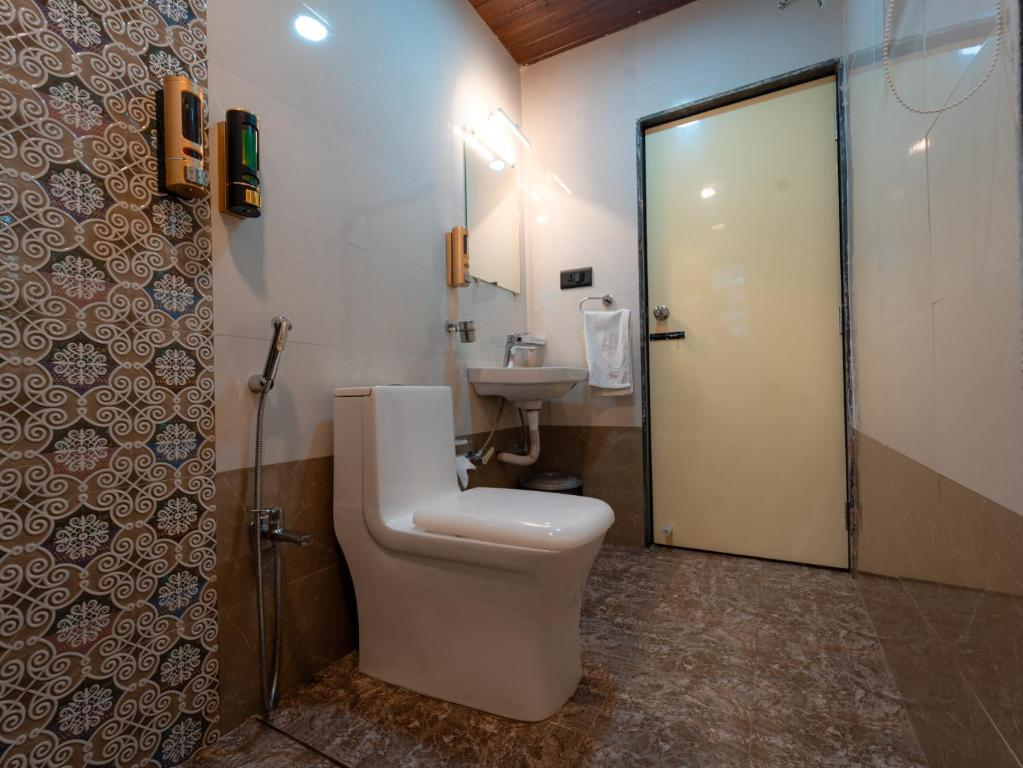 Red Button Resort Deluxe Queen Room 6