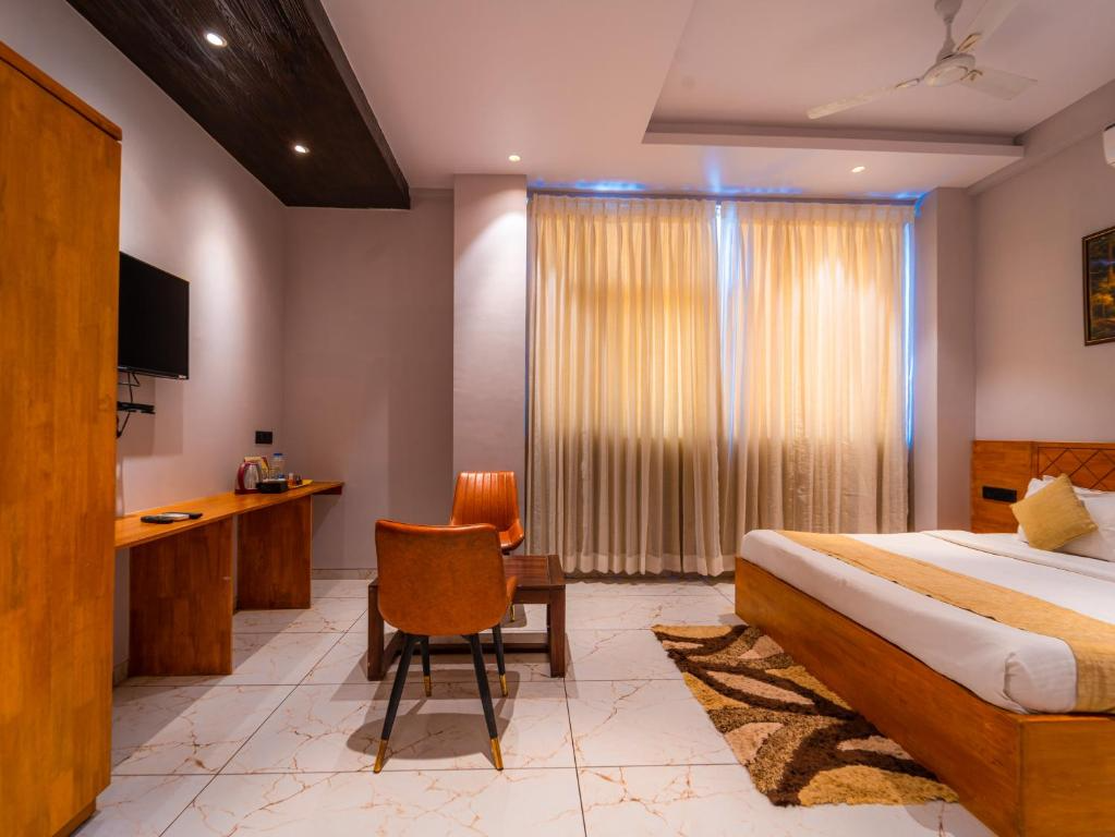 Red Button Resort Deluxe Queen Room 2