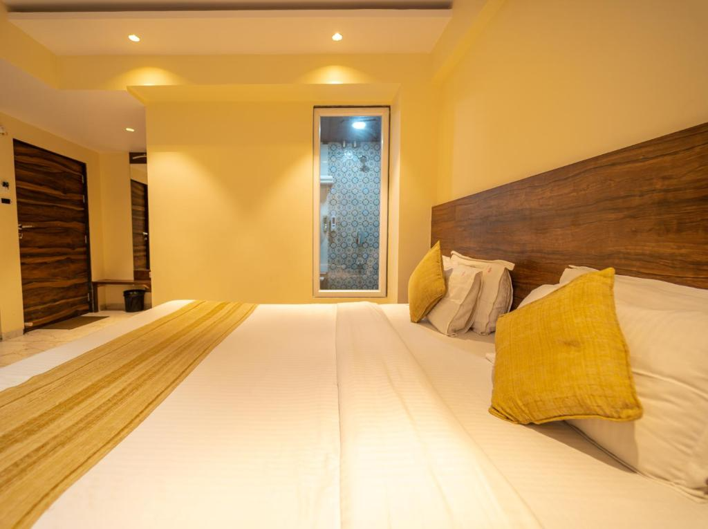 Red Button Resort Deluxe Double Room 8