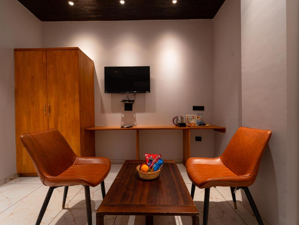 Red Button Resort Deluxe Queen Room 3