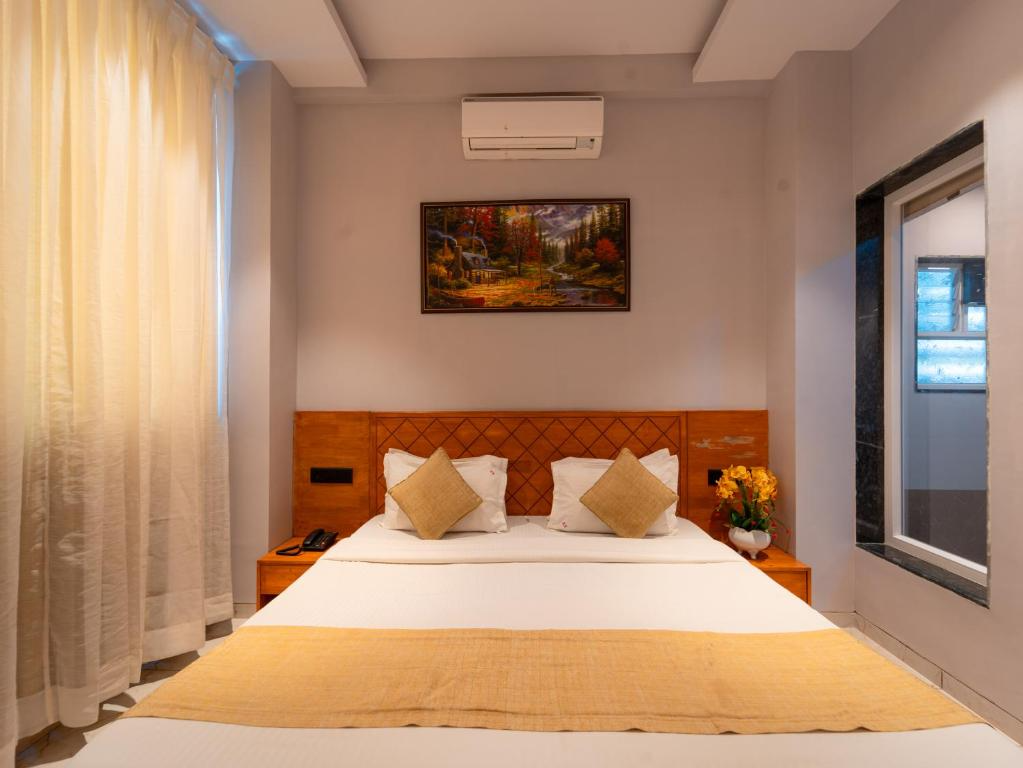 Red Button Resort Deluxe Queen Room 12