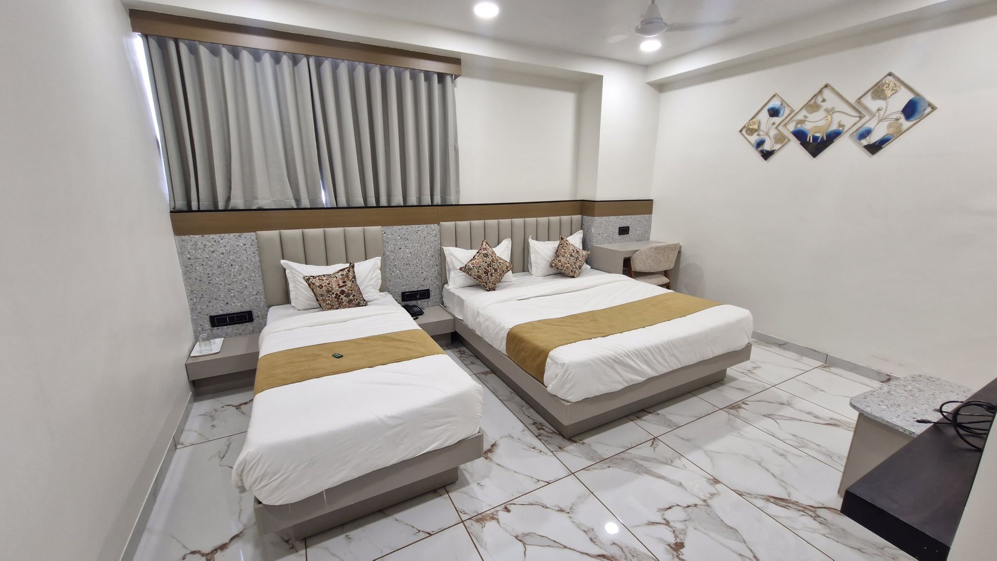 HOTEL ROSE WOOD Deluxe Double Bed Room 12