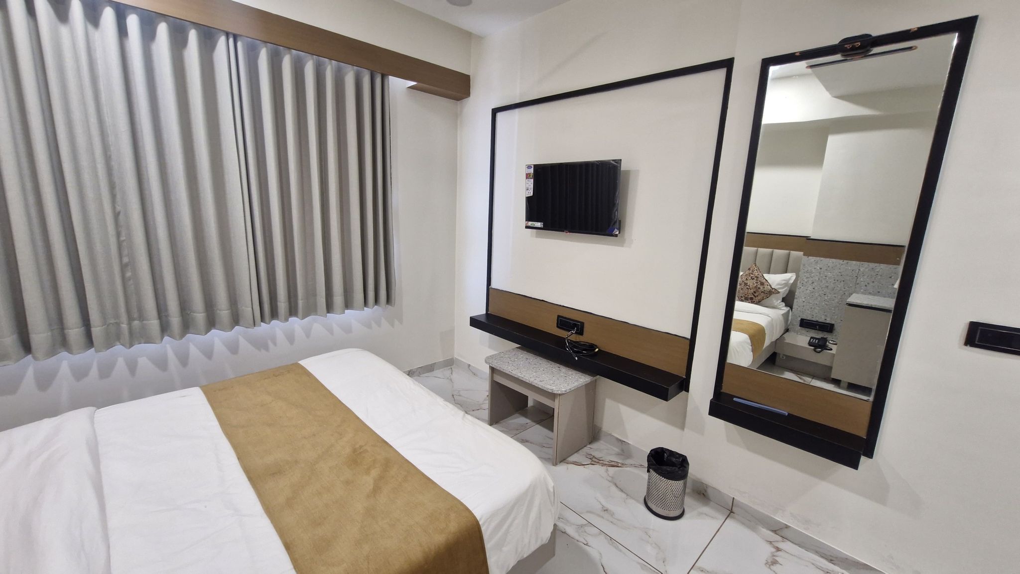 HOTEL ROSE WOOD Deluxe Double Bed Room 5