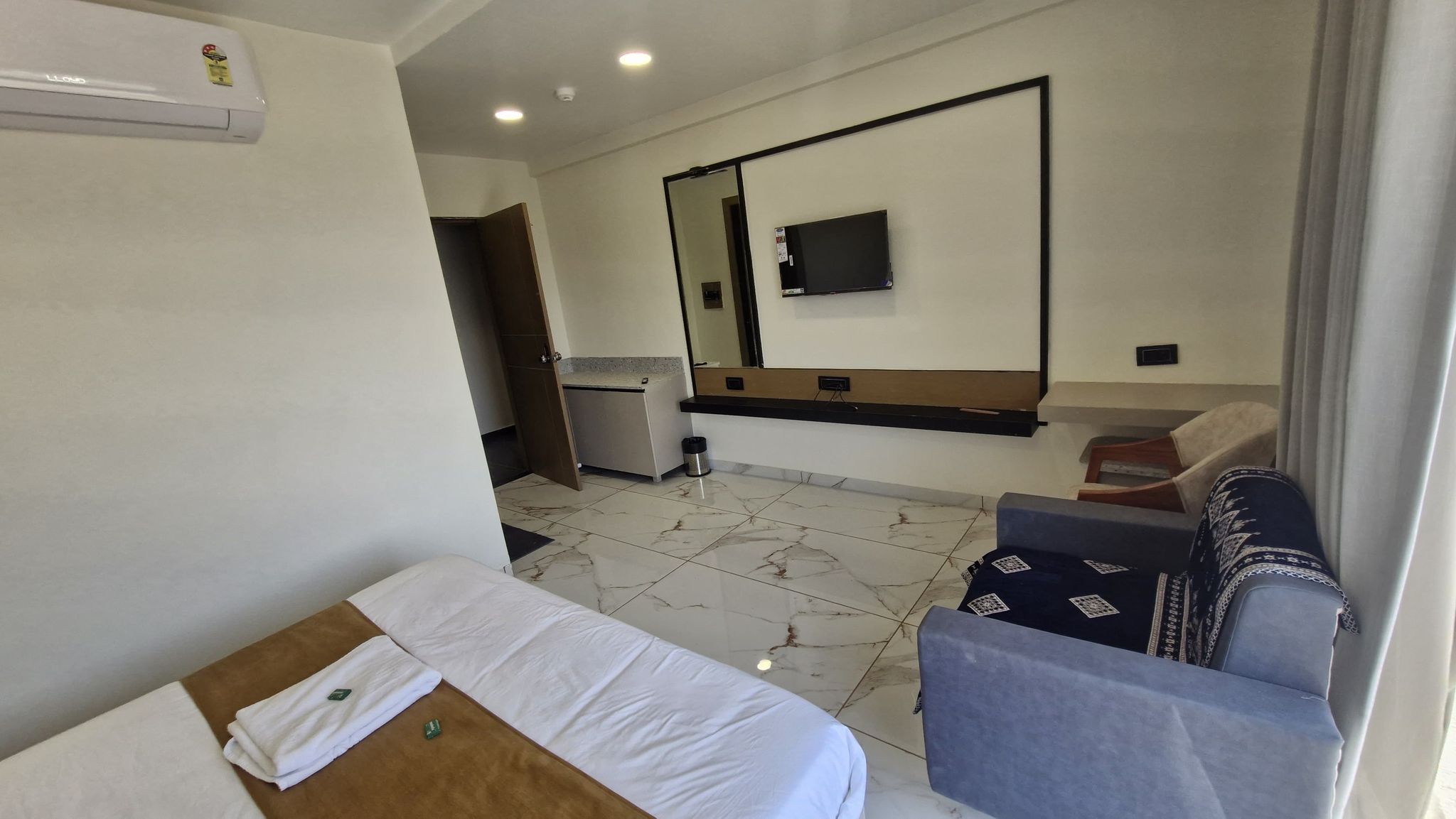 HOTEL ROSE WOOD Deluxe Double Bed Room 17