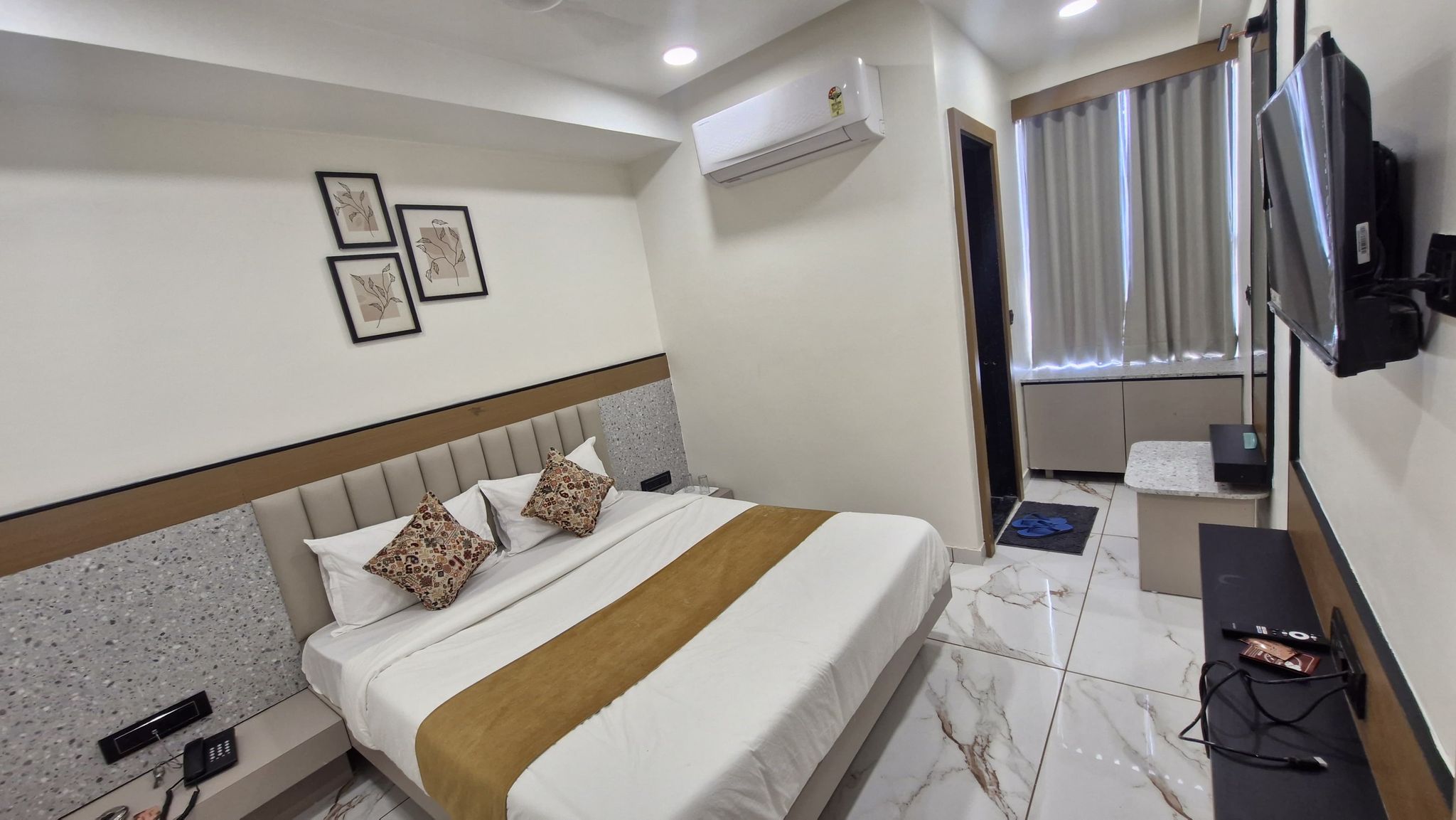 HOTEL ROSE WOOD Deluxe Double Bed Room 11