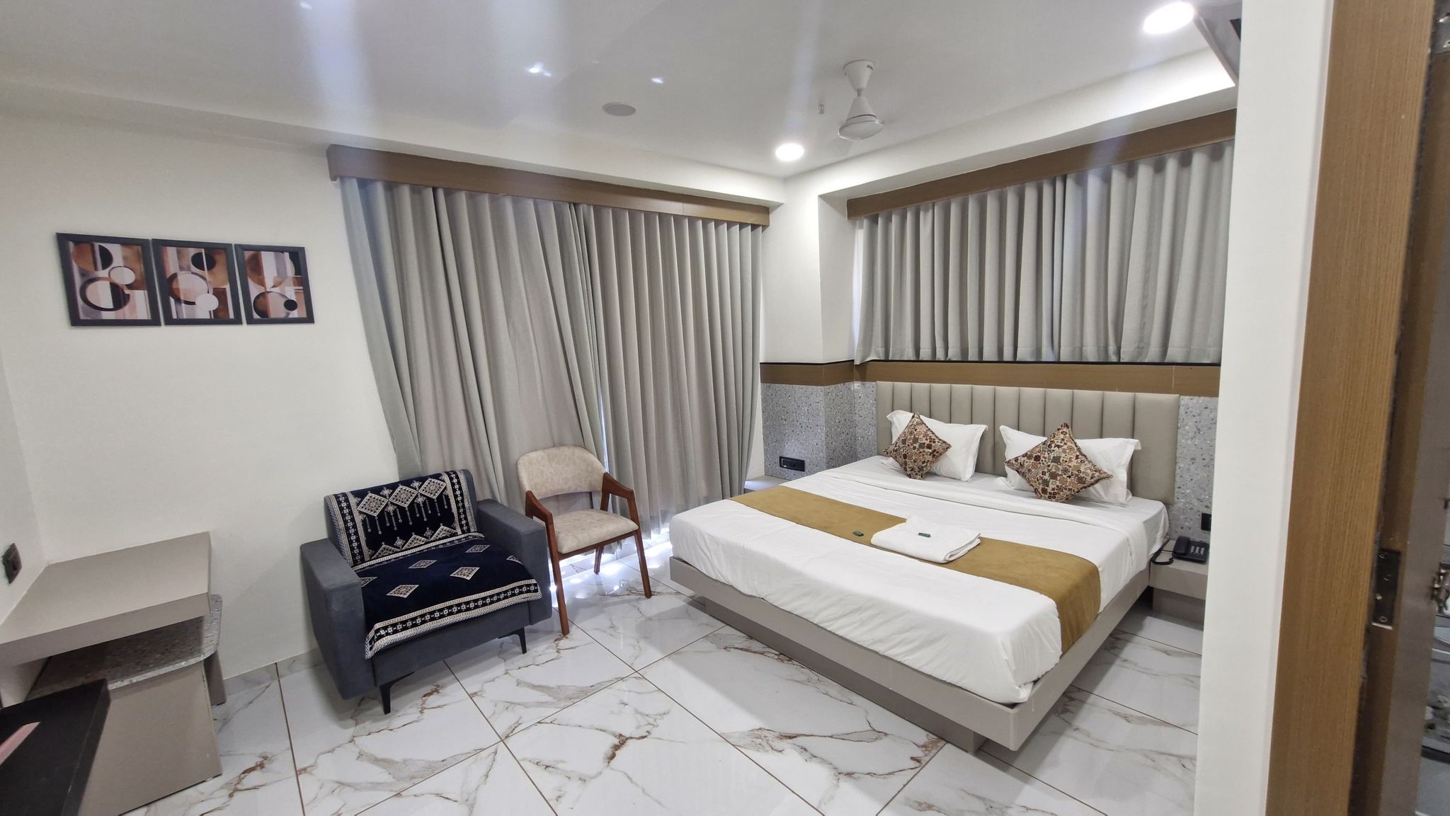 HOTEL ROSE WOOD Deluxe Double Bed Room 10