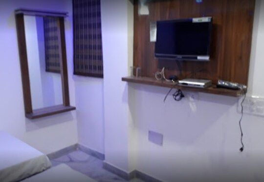 Hotel Shree Krishna vaishnav bhojnalay Deluxe Room 9