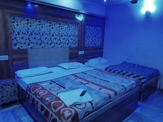 Hotel Shree Krishna vaishnav bhojnalay Deluxe Room 6