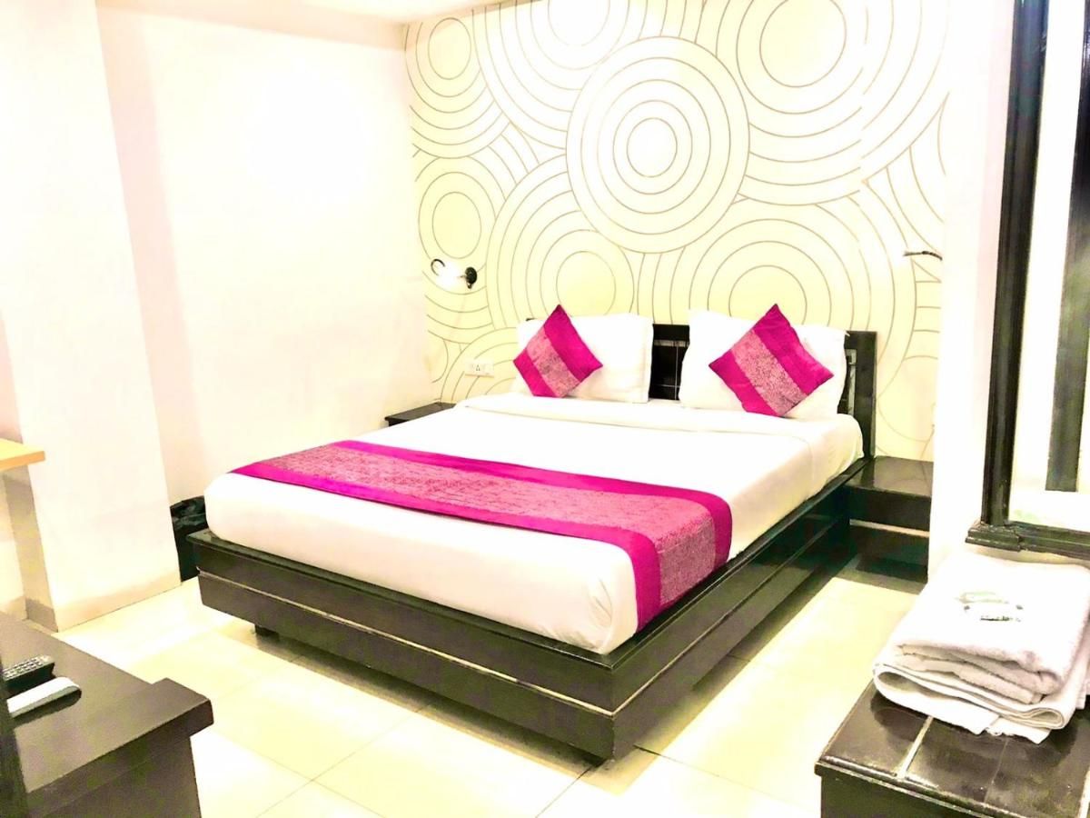 Hotel Queens Tower Deluxe Room