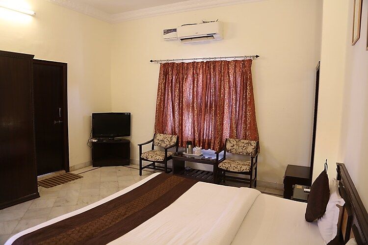 Hotel Karan Villas Super Deluxe Room 4