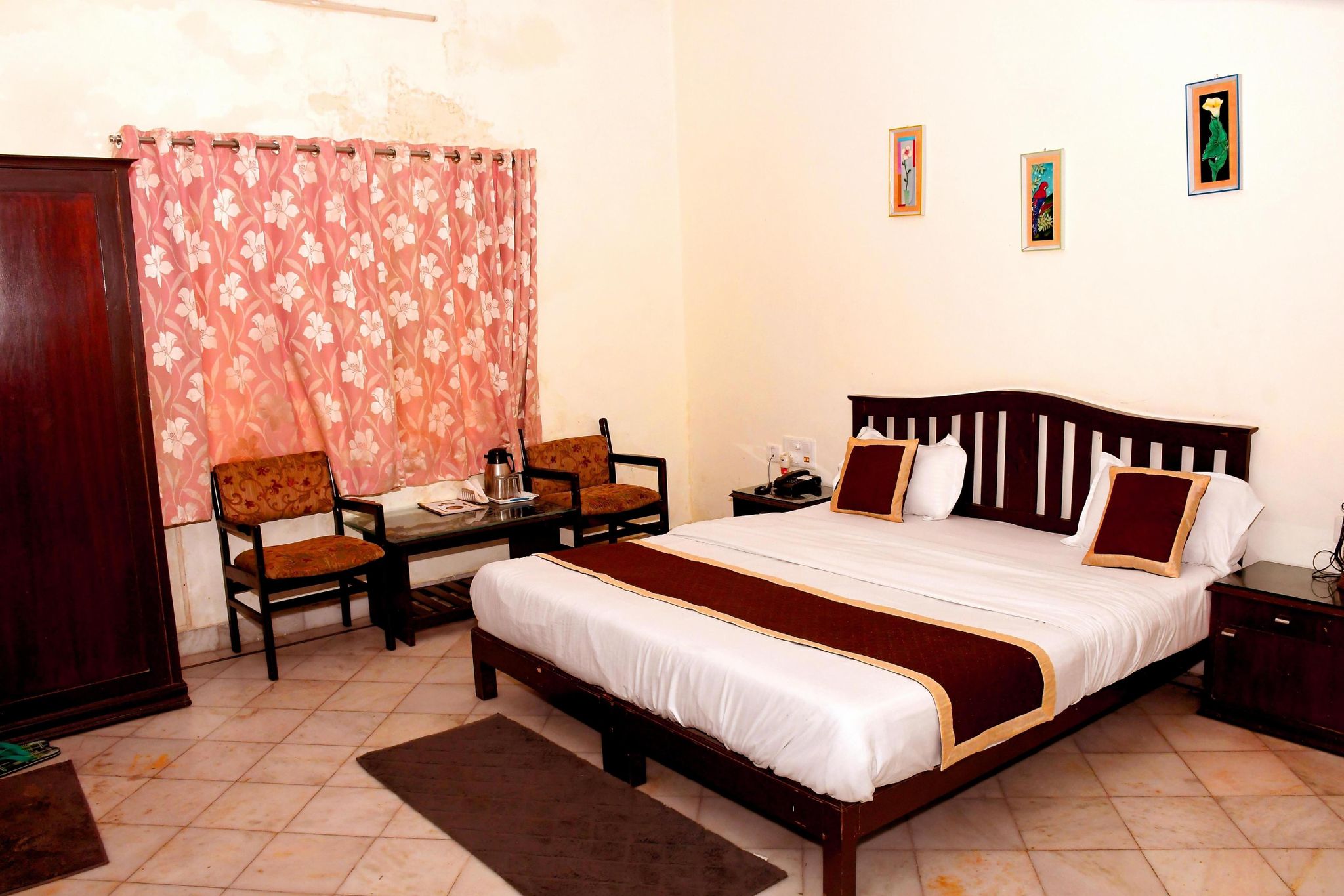 Hotel Karan Villas Deluxe room 3